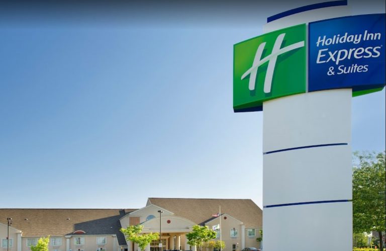 Holiday Inn Express & Suites - Sign